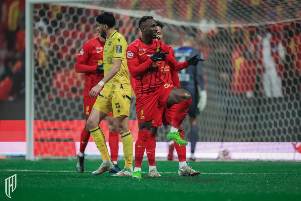 القادسية يتلقي التعاون في الجولة 14 من الدوري السعودي