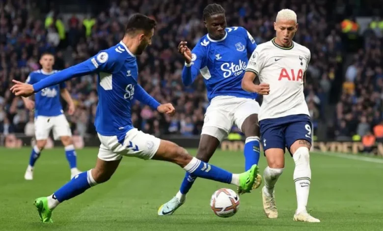 توتنهام يلتقي إيفرتون في الجولة 22 من الدوري الإنجليزي الممتاز