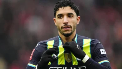 جدل تحكيمي لا يزال يلاحق ركلة جزاء عمر مرموش أمام ليتون أورينت مع مانشستر سيتي