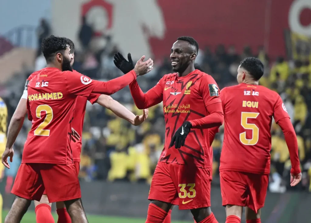 القادسية يواجه الأخدود في مباراة قوية بالدوري السعودي