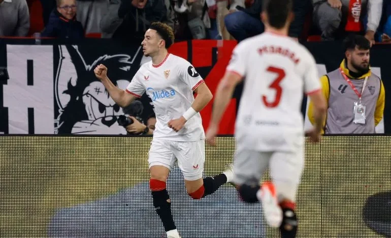 خطأ تحكيمي في مباراة برشلونة وإشبيلية في الدوري الإسباني