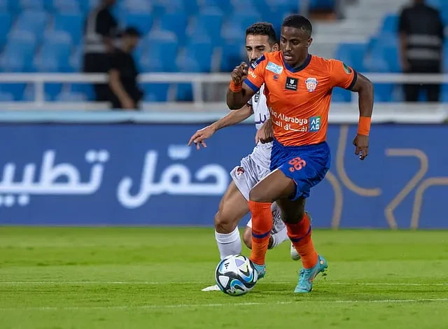 الرائد يواجه الفيحاء في الدوري السعودي