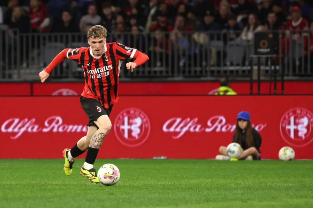 2155424077 f scaled 1 ريال مدريد يتمسك بموهبته الشابة.. هل يفشل ميلان في الاحتفاظ بخيمينيز؟