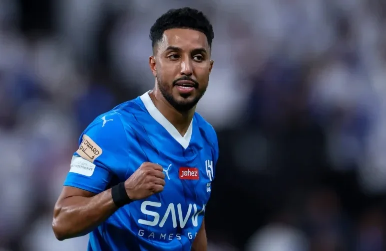 سالم الدوسري لاعب الهلال السعودي من مباراة الهلال ضد العروبة في دوري روشن السعودي للمحترفين
