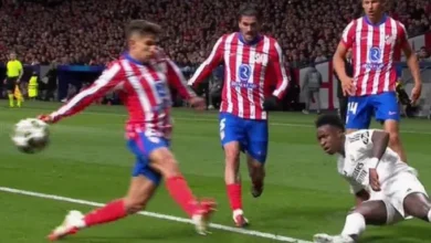هل استحق ريال مدريد ركلة جزاء ضد أتلتيكو مدريد؟ خبير تحكيمي يجيب