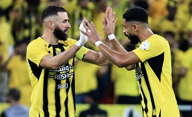 التشكيل الرسمي لمباراة الاتحاد ضد القادسية في دوري روشن السعودي 2025