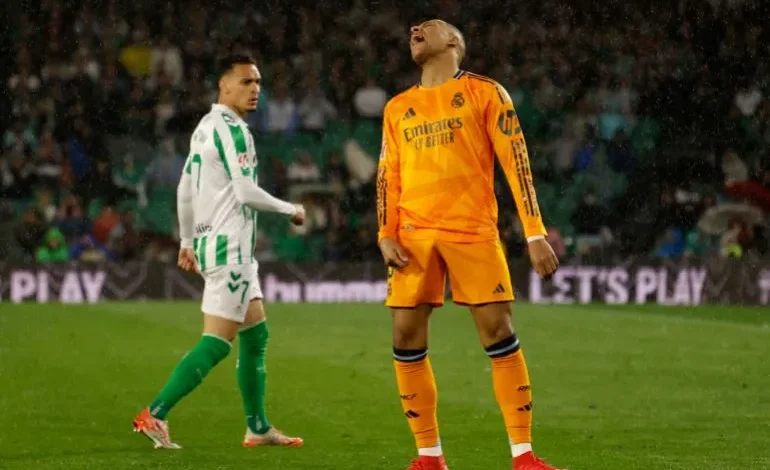 ريال مدريد يسقط أمام بيتيس.. خسارة تمنح برشلونة فرصة ذهبية!