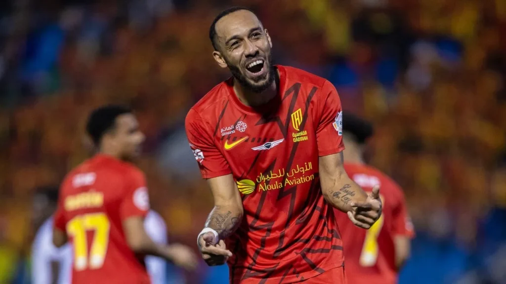 القادسية يواجه الرياض اليوم لاستغلال تعثر المنافسين في دوري روشن