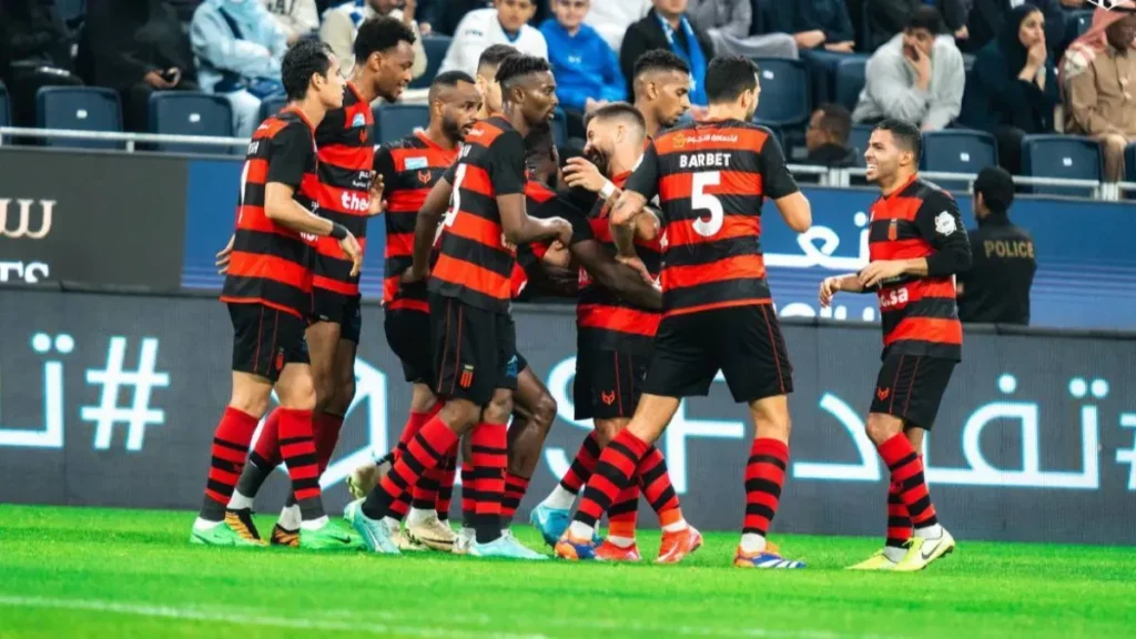 الرياض يستقبل الأخدود في مباراة النجاة بدوري روشن السعودي