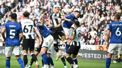 نيوكاسل يونايتد يكتسح إيبسويتش تاون بثلاثية ويؤكد هبوطه إلى التشامبيونشيب
