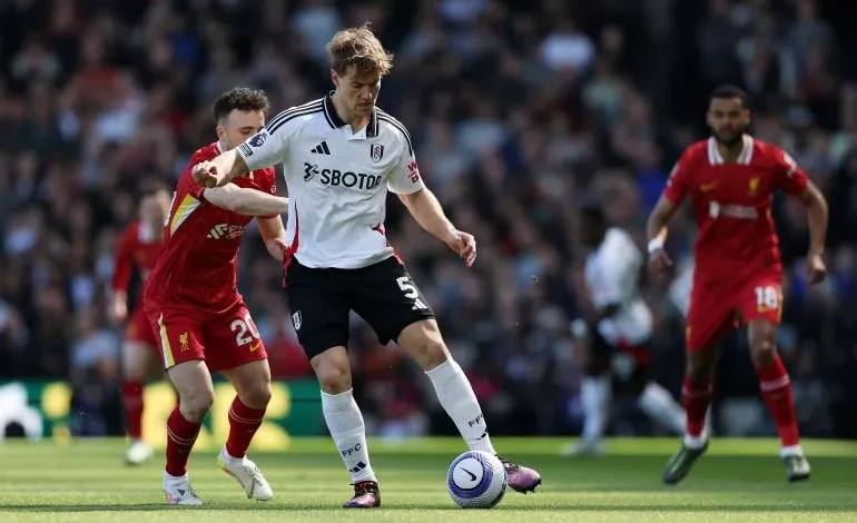 ملخص سقوط ليفربول أمام فولهام.. ثلاثية تصدم المتصدر في الدوري الإنجليزي