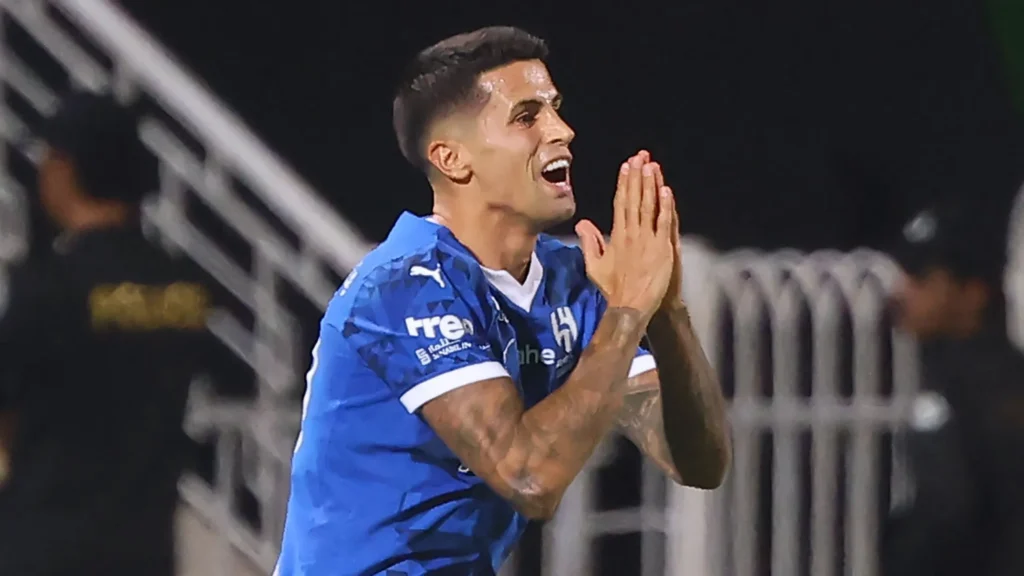 فحص طبي عاجل لتحديد مدة غياب جواو كانسيلو عن الهلال