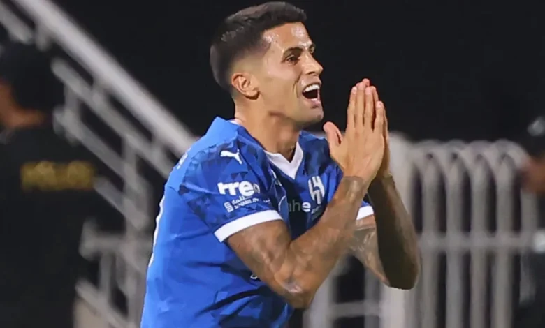 فحص طبي عاجل لتحديد مدة غياب جواو كانسيلو عن الهلال