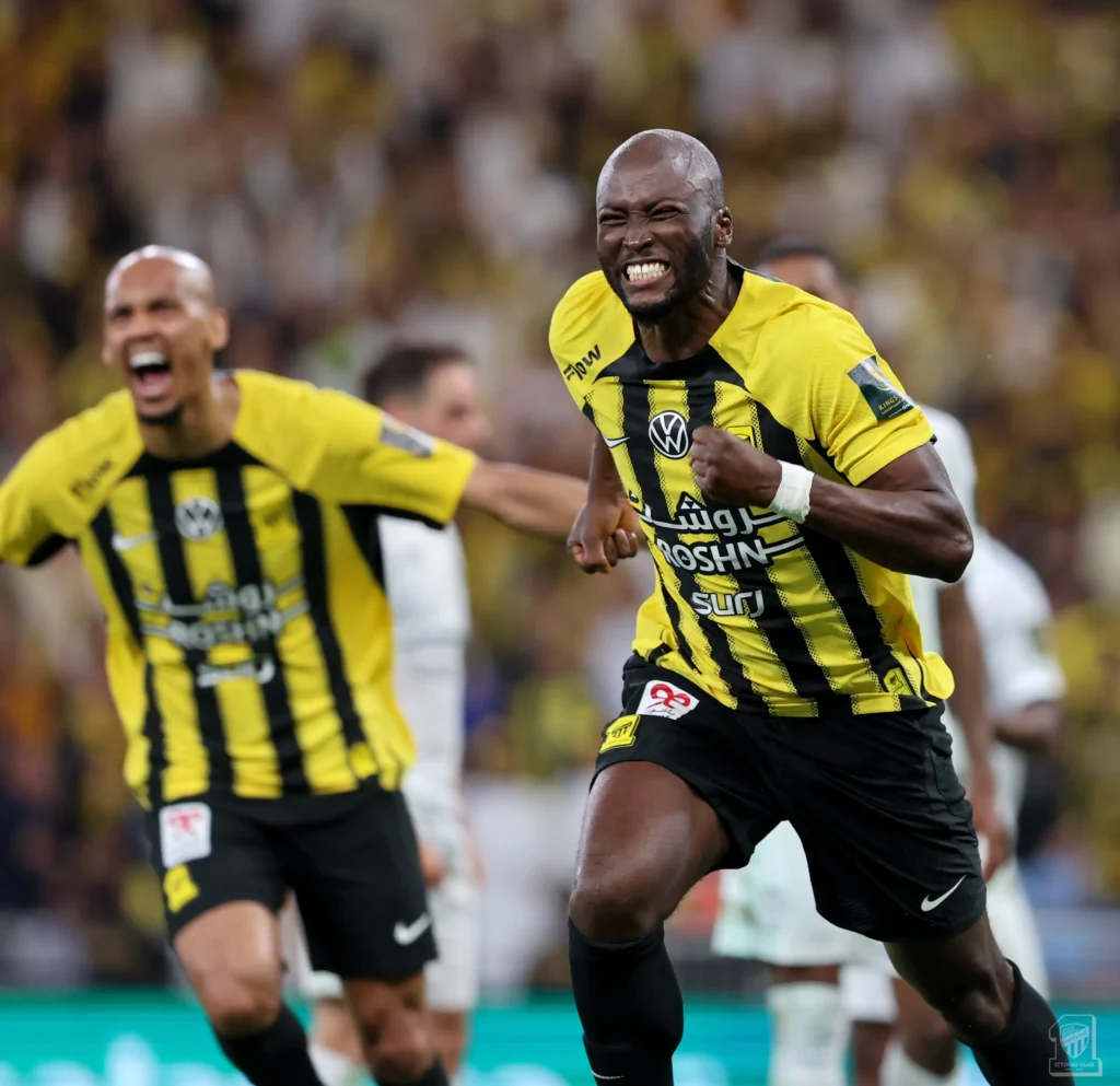 جدل تحكيمي بعد إقصاء الشباب من نصف نهائي كأس الملك أمام الاتحاد