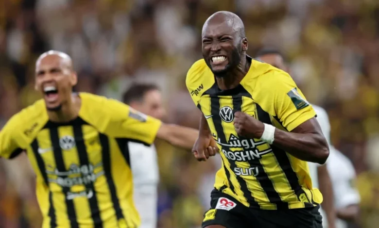 جدل تحكيمي بعد إقصاء الشباب من نصف نهائي كأس الملك أمام الاتحاد