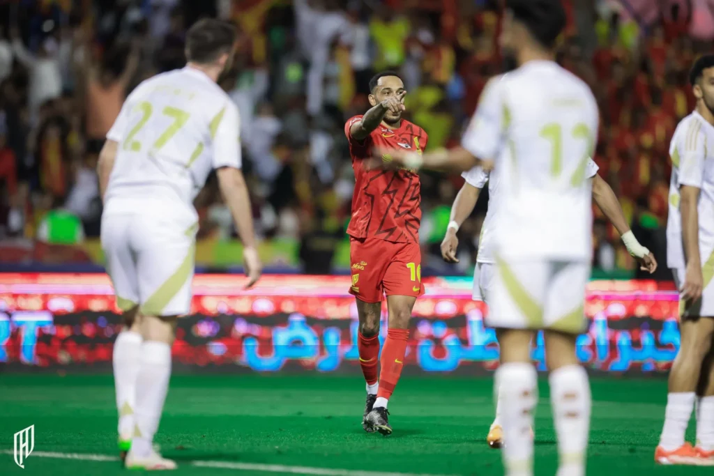 قرار مارسينياك التحكيمي يثير الجدل في مباراة النصر والقادسية ضمن دوري روشن