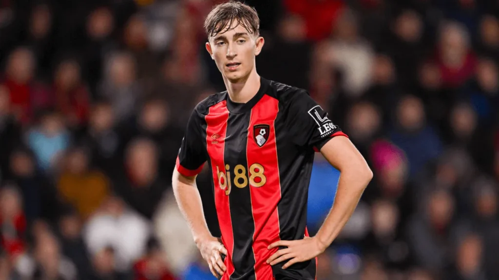 ليفربول وتشيلسي وأرسنال يتنافسون على ضم دين هويسن مدافع بورنموث