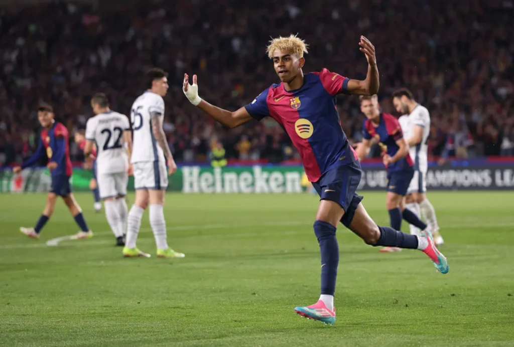 لامين يامال لاعب برشلونة خلال اختفاله بهدفه في مباراة برشلونة ضد إنتر ميلان في ذهاب نصف نهائي دوري أبطال أوروبا