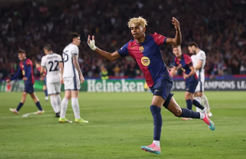 لامين يامال لاعب برشلونة خلال اختفاله بهدفه في مباراة برشلونة ضد إنتر ميلان في ذهاب نصف نهائي دوري أبطال أوروبا
