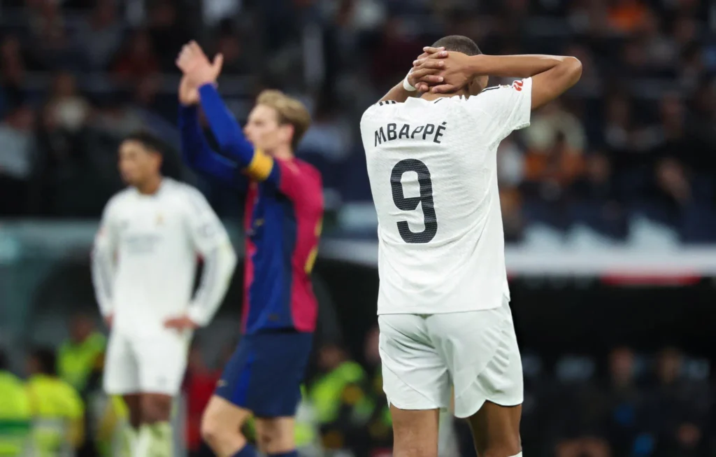 كيليان مبابي لاعب ريال مدريد من مباراة الكلاسيكو