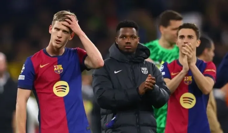ردة فعل قوية من لاعبي برشلونة بعد الخسارة أمام دورتموند (3-1)