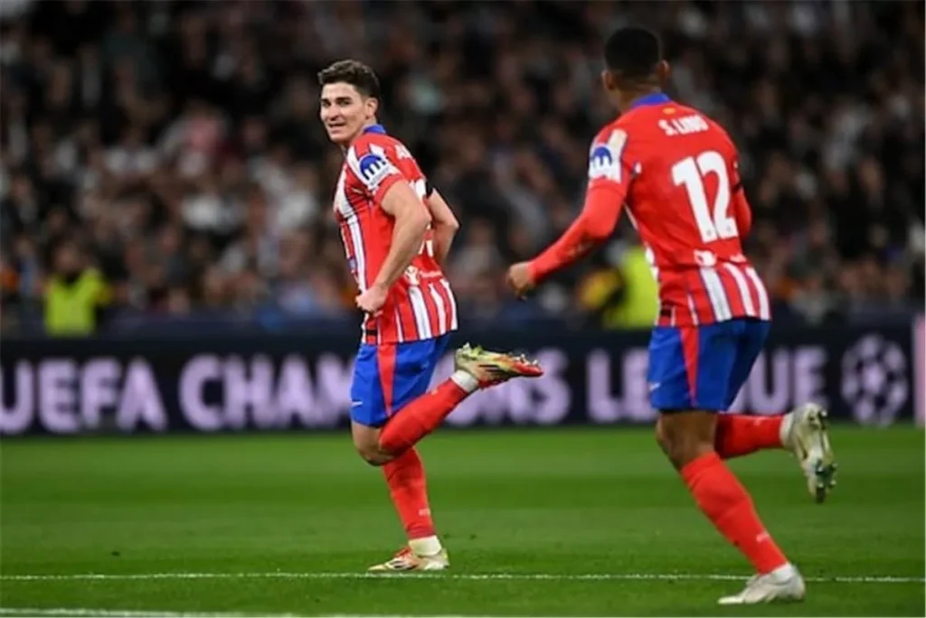 أتلتيكو مدريد ضد إشبيلية في مباراة حاسمة بالجولة 30 من الدوري الإسباني