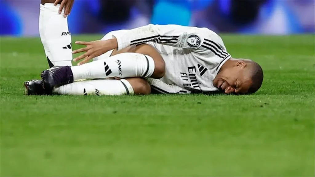 إصابة كيليان مبابي تُقلق الريال قبل الكلاسيكو.. مدة الغياب المتوقعة
