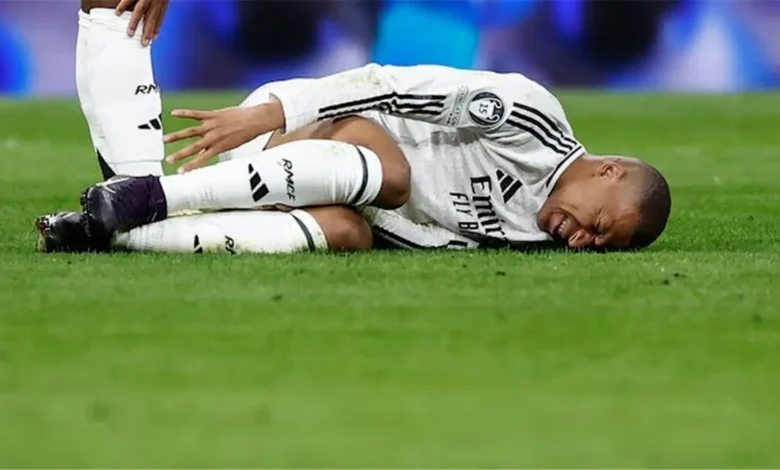 إصابة كيليان مبابي تُقلق الريال قبل الكلاسيكو.. مدة الغياب المتوقعة