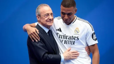 كيليان مبابي مع فلورنتينو بيريز