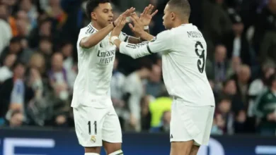 رودريغو لاعب ريال مدريد مع الفرنسي كيليان مبابي