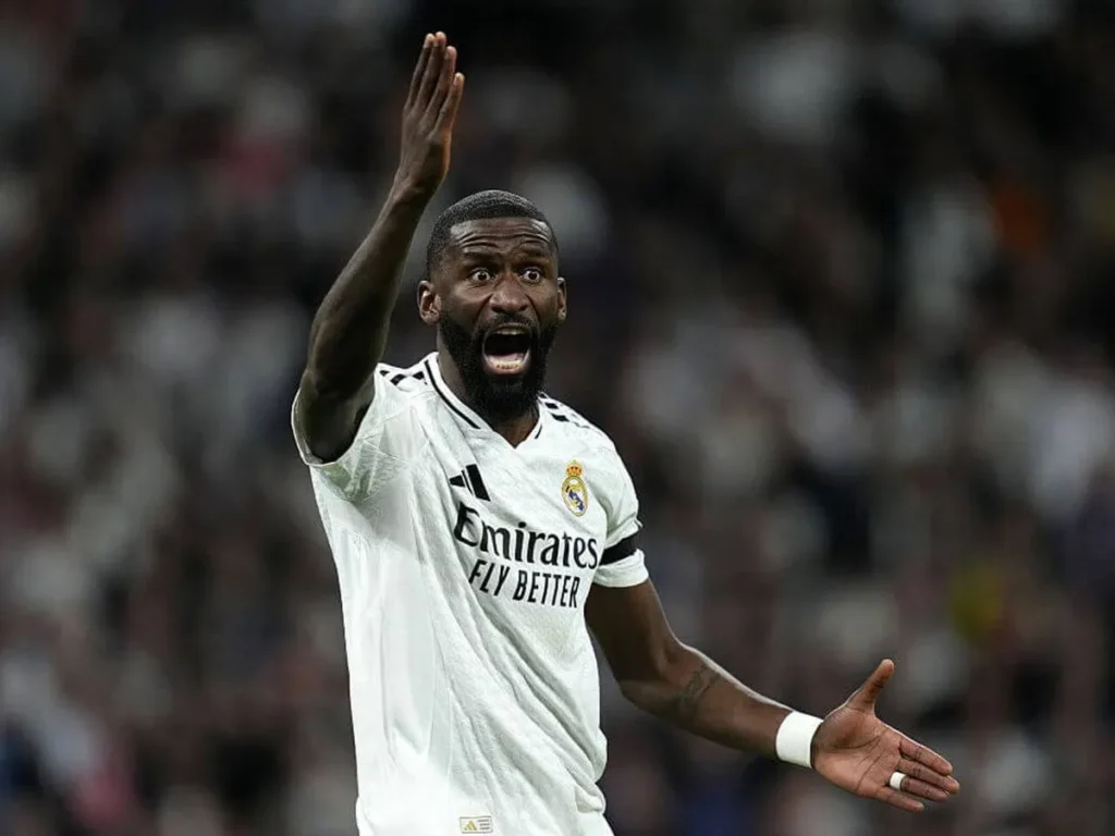 أنطونيو روديغر يواجه خطر انتهاء موسمه مع ريال مدريد بعد طرده في نهائي كأس ملك إسبانيا