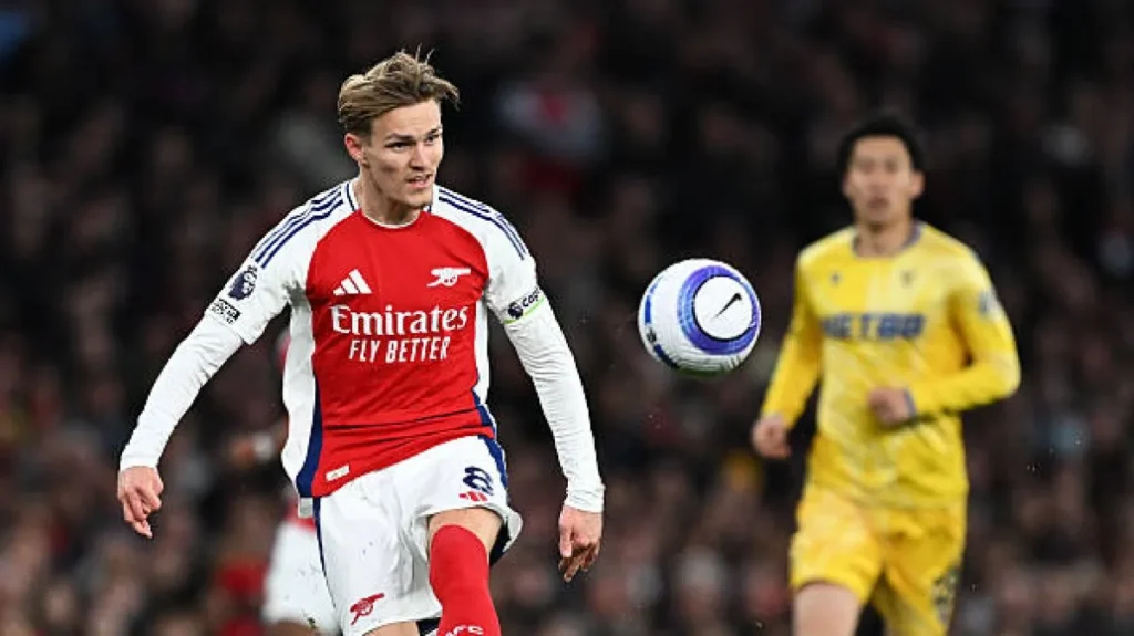 تعادل أرسنال وكريستال بالاس يؤجل حسم لقب الدوري الإنجليزي لصالح ليفربول