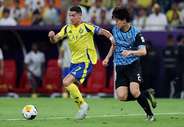 كريستيانو رونالدو خلال مباراة النصر ضد كاواساكي اليوم والتي انتهت بهزيمة النصر السعودي بنتيجة 3-2 في نصف نهائي دوري أبطال أسيا للنخبة