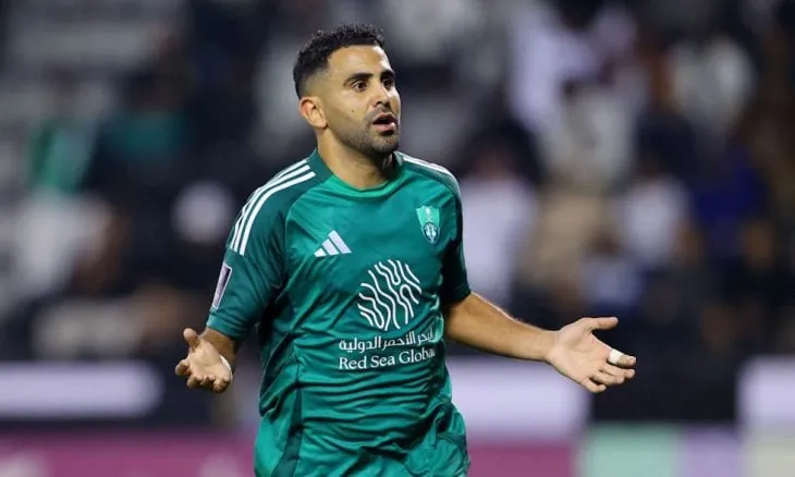 رياض محرز من مباراة الأهلي ضد الخلود في دوري روشن السعودي اليوم
