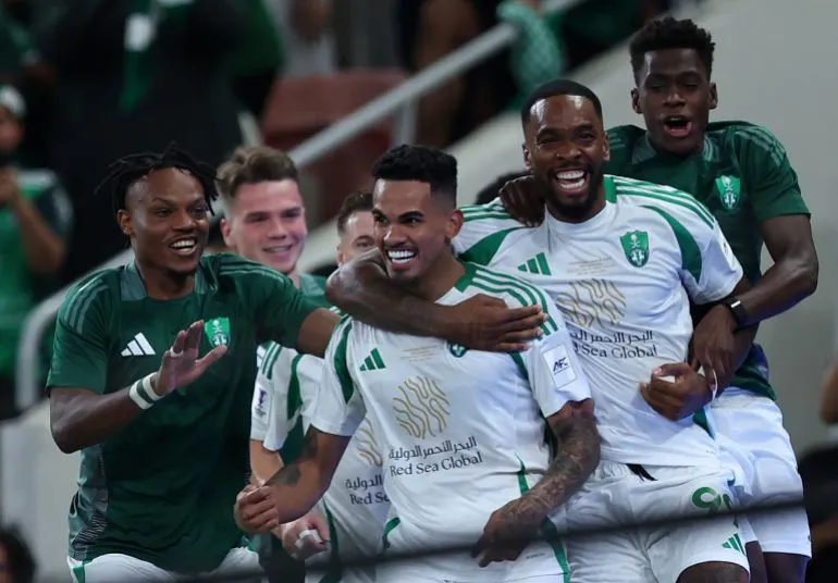 فرحة لاعبي الأهلي السعودي بالفوز ضد كاواساكي وتتويجه بنهائي دوري أبطال آسيا