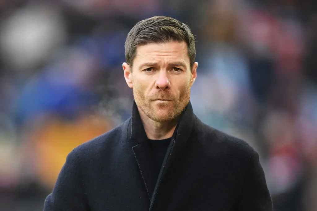 الكشف عن مساعدي تشابي ألونسو مدرب باير ليفركوزن الحالي وريال مدريد المحتمل في تدريب الريال واحدهم برشلونة