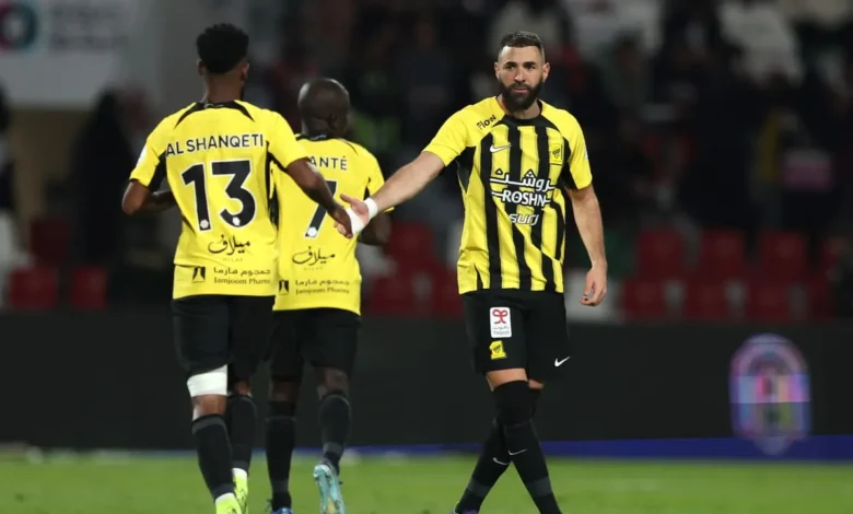 بنزيما يثير القلق في الاتحاد.. مدة غيابه تتوقف على تشخيص الإصابة