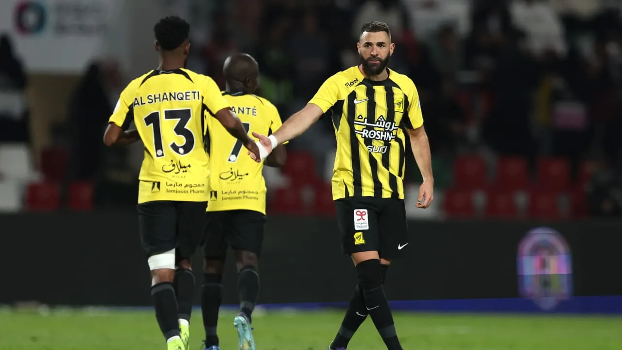 بنزيما يثير القلق في الاتحاد.. مدة غيابه تتوقف على تشخيص الإصابة