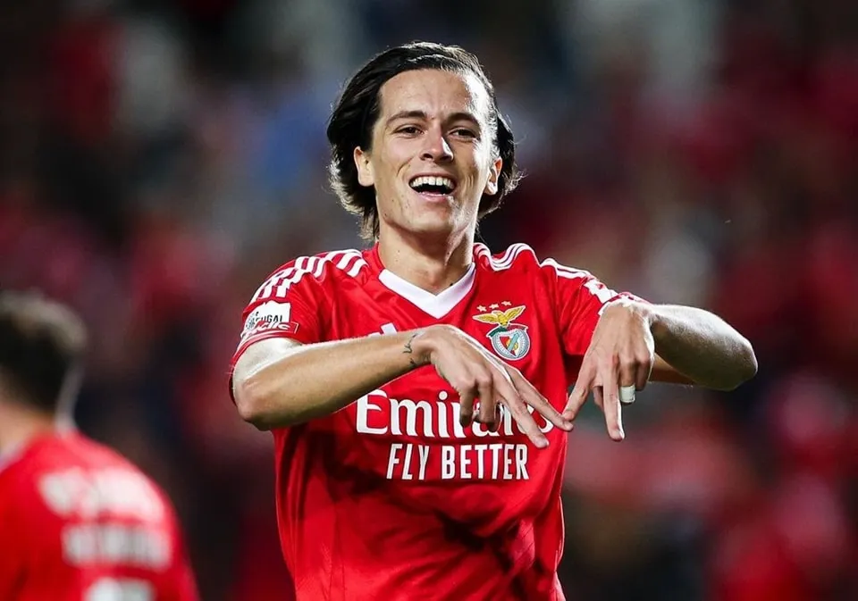 كاريراس لاعب بنفيكا المعار من مانشستر يونايتد