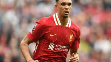 أرنولد لاعب ليفربول الراحل عن الفريق في الصيف