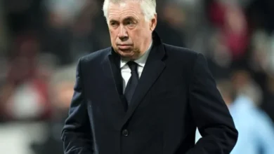 رد فعل كارلو أنشيلوتي المثير بعد الهزيمة في الكلاسيكو أمام برشلونة: “الدفاع خاننا”