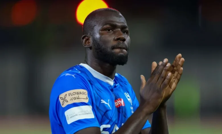 عاجل | الهلال يضع أعينه على مدافع ريال مدريد أو برشلونة.. خطة الزعيم لتعويض كوليبالي