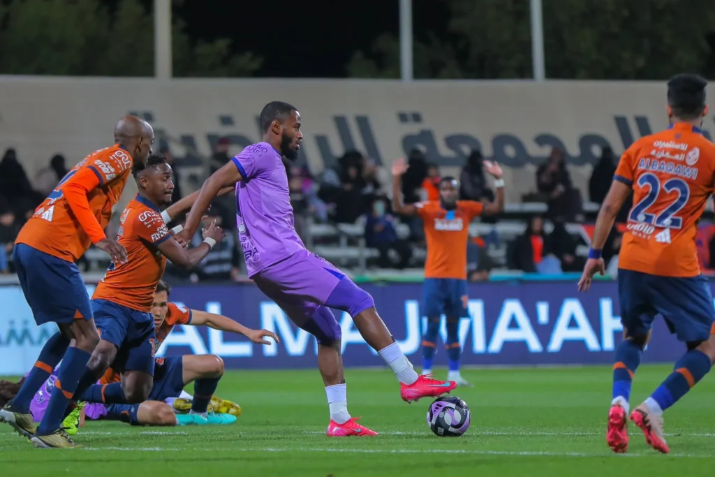 الخلود يلتقي الفيحاء اليوم في مباراة مصيرية لحسم البقاء في دوري روشن السعودي