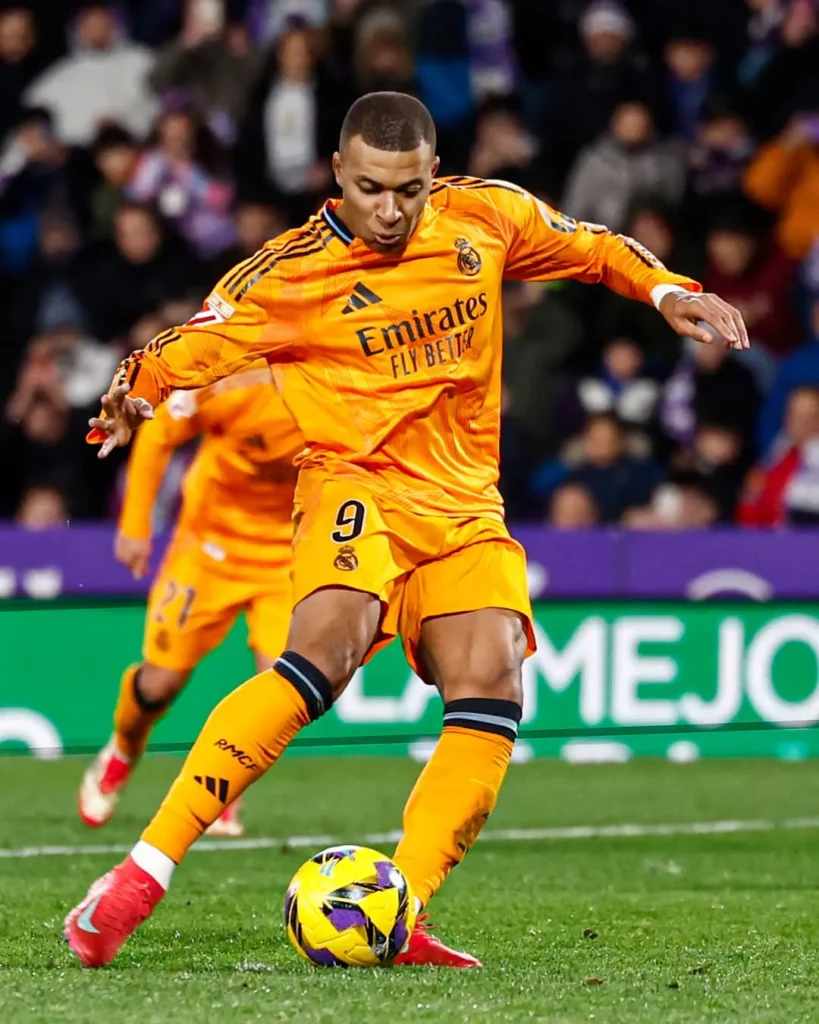 كيليان مبابي من مباراة ريال مدريد ضد إشبيلية اليوم في الدوري الإسباني