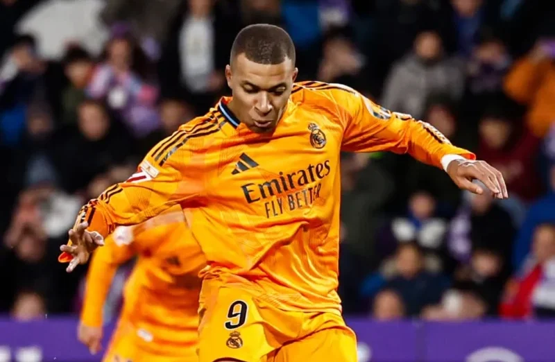 كيليان مبابي من مباراة ريال مدريد ضد إشبيلية اليوم في الدوري الإسباني