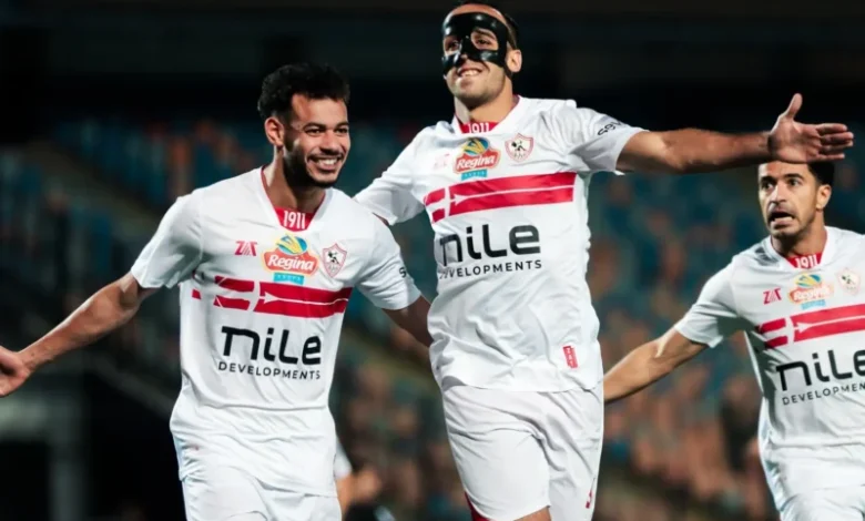 ناصر مانسي صحاب الهدف ودونجا وعمر جابر في احتفال هدف الزمالك ضد البنك الأهلي في الدقيقة الأولي بمرحلة التتويج في الدوري المصري رفقة