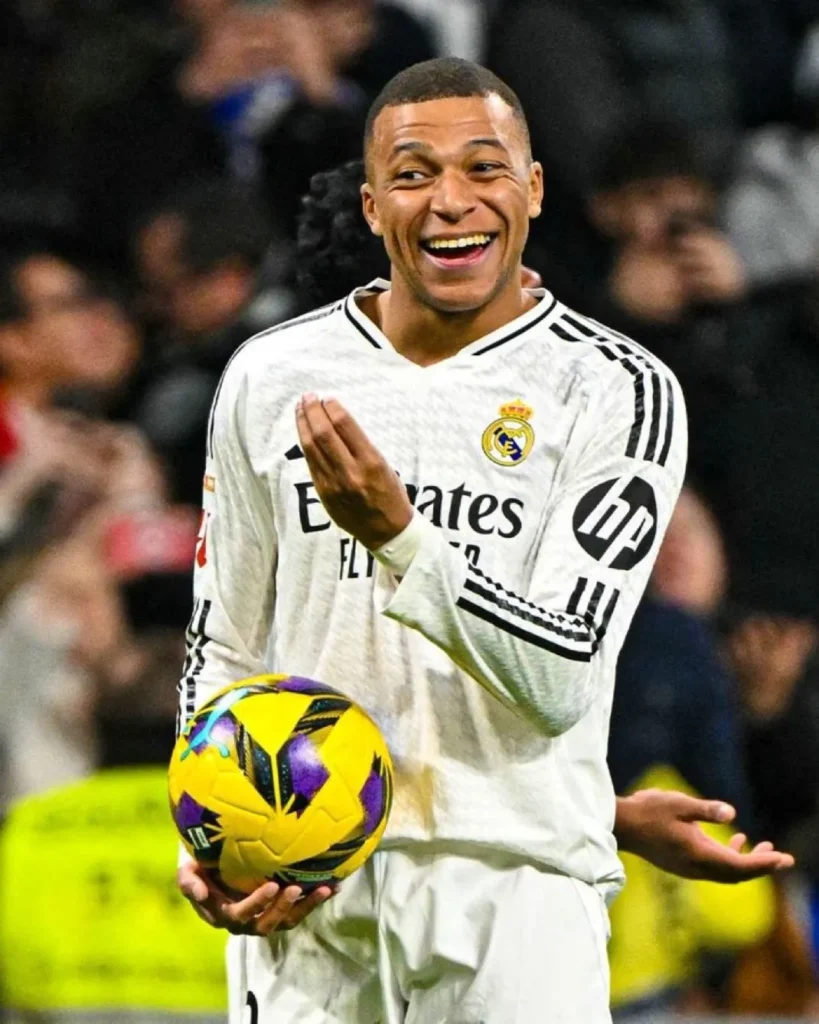 كيليان مبابي لاعب ريال مدريد الإسباني أمام رقم تاريخي في الكلاسيكو ضد برشلونة