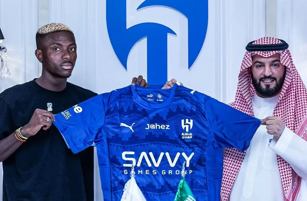 Gr4eTVPWgAA zpW e1748276093275 صفقة القرن تقترب.. تيشيرت أوسيمين يظهر في متجر الهلال قبل الإعلان الرسمي!