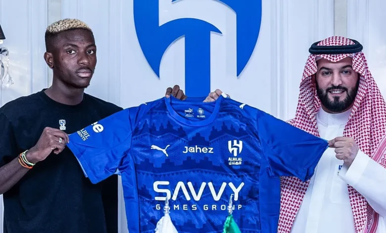 Gr4eTVPWgAA zpW e1748276093275 صفقة القرن تقترب.. تيشيرت أوسيمين يظهر في متجر الهلال قبل الإعلان الرسمي!