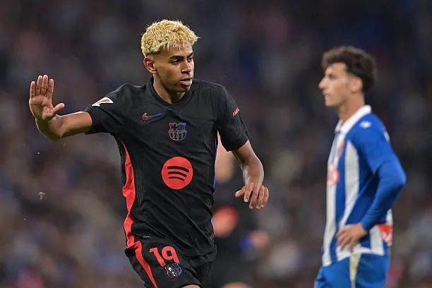 GrBLLZaXkAENzkb رسمياً.. برشلونة يتوج بلقب الدوري الإسباني للمرة الـ28 بعد فوزه على إسبانيول